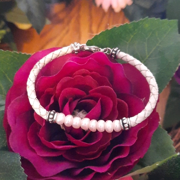HONORA Sterling and Pearl Leather bracelet